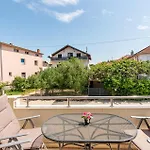Stunning Apartment In Zadar With Wifi شقة