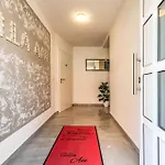 Stunning Apartment In Zadar With Wifi *