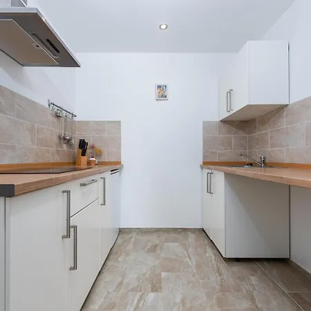 Appartement Lovely In With Wifi Zadar