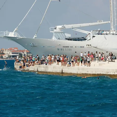 Appartement Lovely In With Wifi